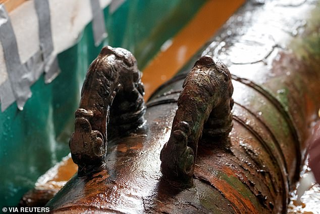 A cannon has been recovered from the wreck of the San Jose galleon which sank in 1708