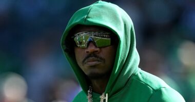 Former Eagles WR Terrell Owens Weighs In on A.J. Brown Drama