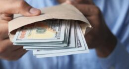 Here’s how Robinhood will deliver bags of cash to your doorstep safely