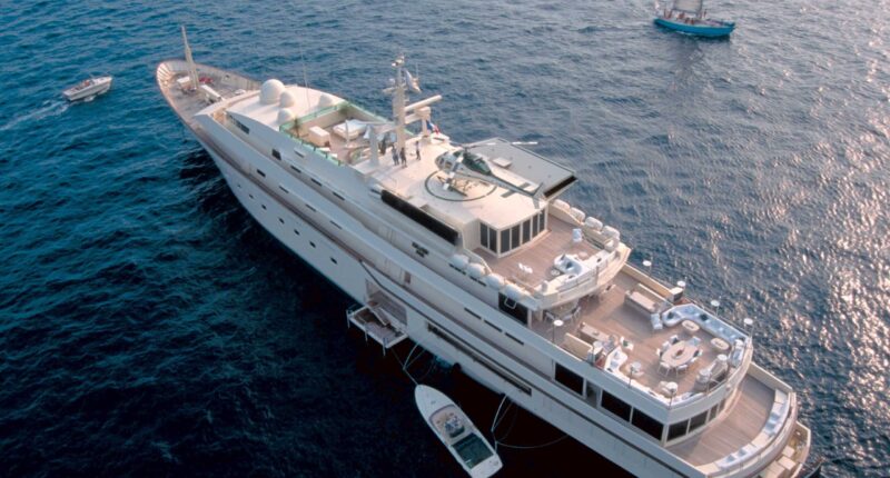 Celebrity Net Worth logo