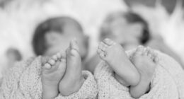 twin babies’ feet