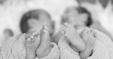 twin babies’ feet