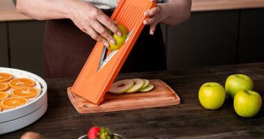 Jackson began her video by explaining that you never want to use a mandolin without a hand guard (stock image)