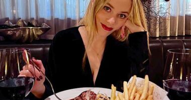 Italian waitress Alice, who's living in Australia, has revealed the 'annoying' thing she noticed diners do when splitting the bill at restaurants