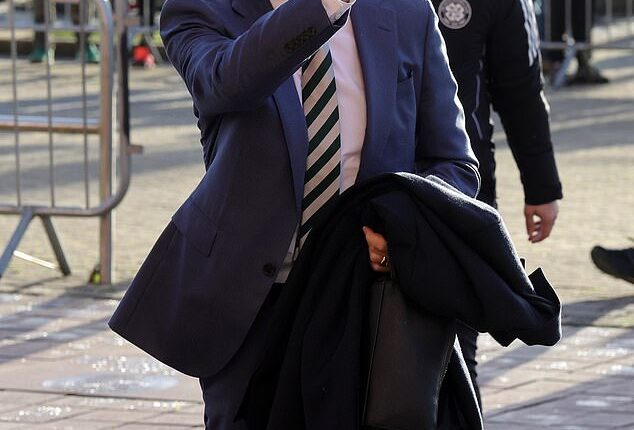 Interim boss Martin O'Neill will wave farewell to Celtic fans for the final time at Easter Road