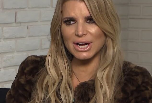 Jessica Simpson, 45, opened up about an unusual exchange she had with Ashton Kutcher when she was in her early 20s ¿ and still a virgin