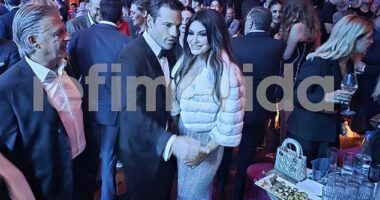 Once seated at her front-row table, the ambassador was personally welcomed by pop sensation Konstantinos Argyros, who serenaded the crowd with his biggest hits