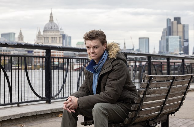 Love Actually fans will be delighted to see Google Pixel's hilarious new Christmas advert, which features a reunion between child star Thomas Brodie-Sangster and national sweetheart Martine McCutcheon.