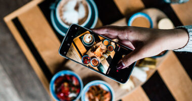 Man Goes Out Of His Way To Ruin Girlfriend&rsquo;s Food Pictures, So She Makes Him Pay