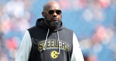 Mike Tomlin Delivers 4 Words on Aaron Rodgers's Play After Lopsided Chargers Loss