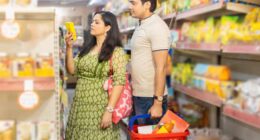 My girlfriend, a widow in her 40s, pays off her credit card after every transaction. Is that weird?