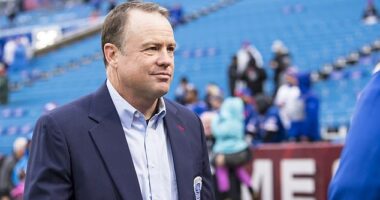 Buffalo Bills legend Steve Tasker has denied reports claiming that he'd passed away