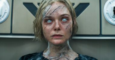 Predator: Badlands - Elle Fanning's Thia Teases Darkest Future in the Alien Universe