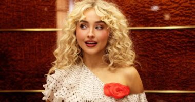 Sabrina Carpenter To End 3-Year Acting Hiatus With New 'Alice in Wonderland' Movie From 'Wicked' Producer