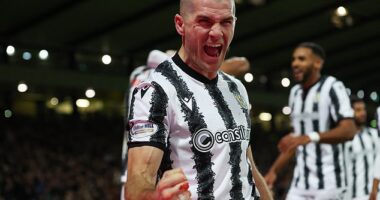Cypriot defender Alex Gogic typified the no-nonsense approach of the Paisley side