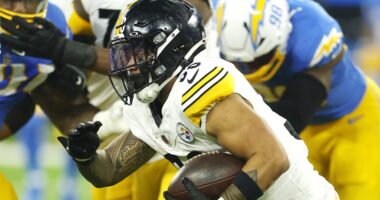Steelers' Mike Tomlin Sends Blunt Message on Jaylen Warren