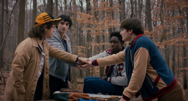 Brett Gelman, Matthew Modine, Natalia Dyer, Noah Schnapp, Priah Ferguson, Charlie Heaton, Cara Buono, Jamie Campbell Bower