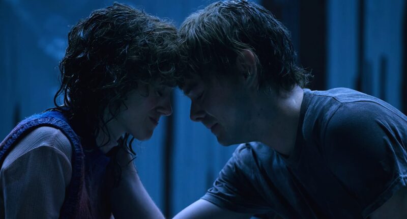 STRANGER THINGS. (L to R) Natalia Dyer as Nancy Wheeler and Charlie Heaton as Jonathan Byers in STRANGER THINGS