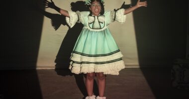 Delainey Hayles as Claudia - Interview with the Vampire _ Season 2, Episode 4