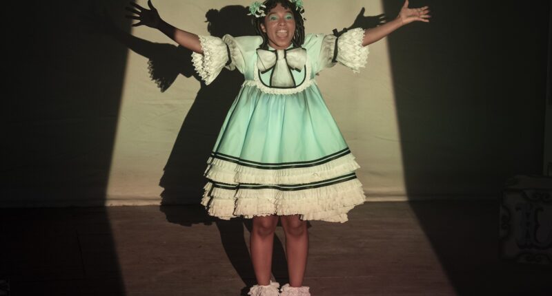 Delainey Hayles as Claudia - Interview with the Vampire _ Season 2, Episode 4