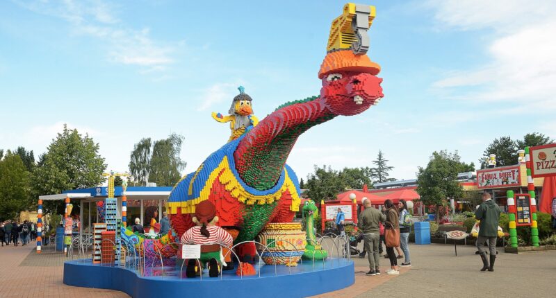 Celebrity Net Worth logo