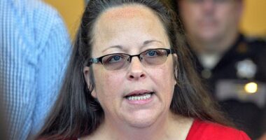 Rowan County Clerk Kim Davis makes a statement to the media at the front door of the Rowan County Judicial Center in Morehead, Kentucky, in 2015