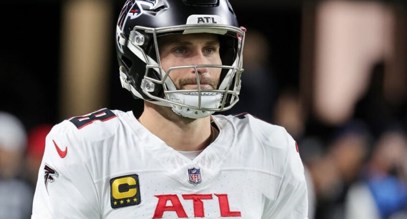 Celebrity Net Worth logo