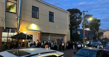 Hundreds of diners are travelling far and wide to queue for hours outside a hole-in-the-wall burger joint with no seating
