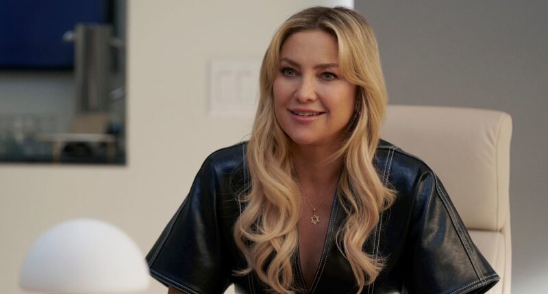 Leanne. (L to R) Kristen Johnston as Carol and Leanne Morgan in Episode #101 of Leanne