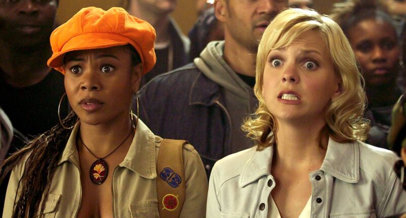 A 'Scary Movie' Favorite's Remake of a Kurt Russell Rom-Com Is Streaming for Free