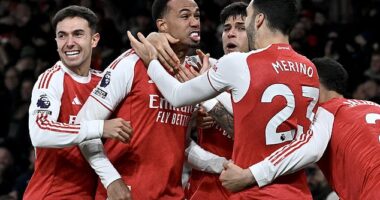 Arsenal reasserted their dominance in the title race with a emphatic 4-1 win rivals Aston Villa