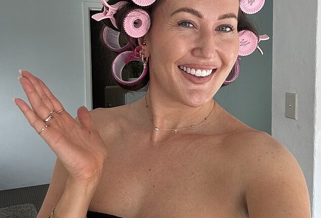 Somewhere between the over-styled hair of the 2010s and today's obsession with over-complicated blowout tools, we collectively forgot one of beauty's most reliable inventions: hot rollers. Pictured: Beauty expert Elise Wilson