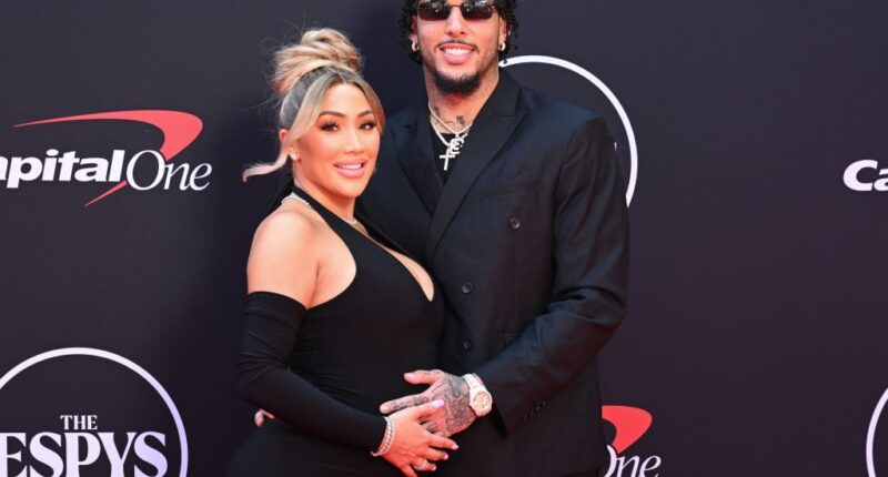 Celebrity Net Worth logo