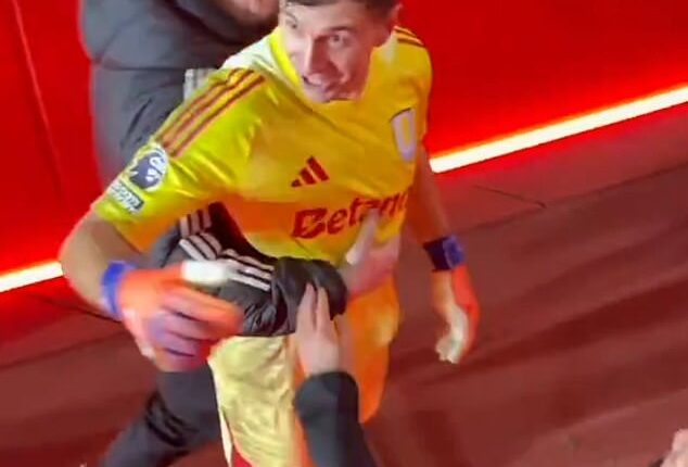 Aston Villa goalkeeper Emi Martinez reacted to Arsenal fans as he walked down the tunnel