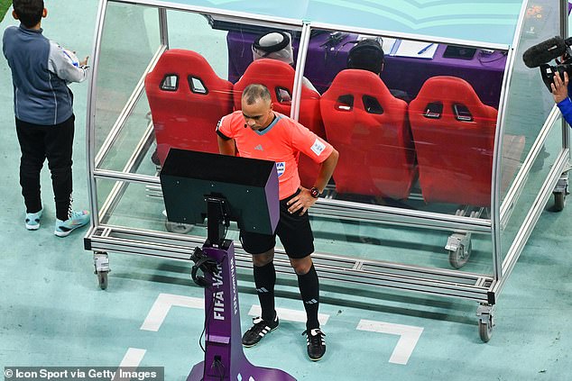 FIFA are reportedly pushing for VAR to have the ability to rule on the awarding of corner kicks