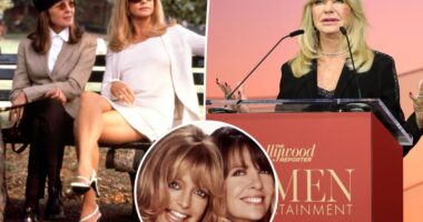 Goldie Hawn breaks down in tears honoring 'extraordinary' Diane Keaton
