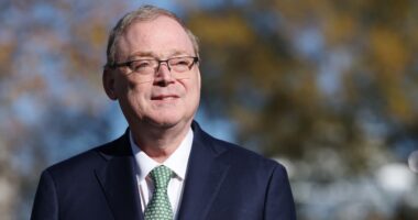 Hassett says Trump would have ‘no weight’ on Fed’s decision-making if he’s chair