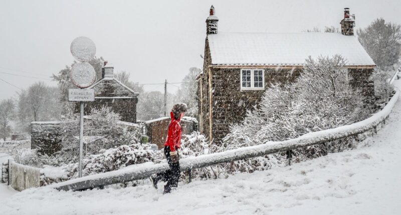Heavy snow set to hit UK as Met Office issues New Year weather warning