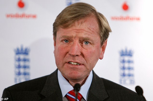 Former England batsman Hugh Morris has died aged 62 following a battle with bowel cancer