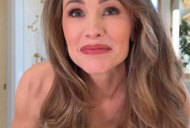 Jennifer Garner showed her playful side in a new post shared via Instagram on Sunday