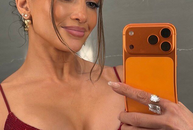 Jennifer Lopez has been mocked after eagle-eyed fans spotted what appeared to be an editing mishap on a Christmas snap she posted on X