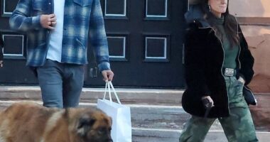 Kyle Richards reunited with her ex Mauricio Umansky in Aspen for a family gathering with their daughters during the holiday season