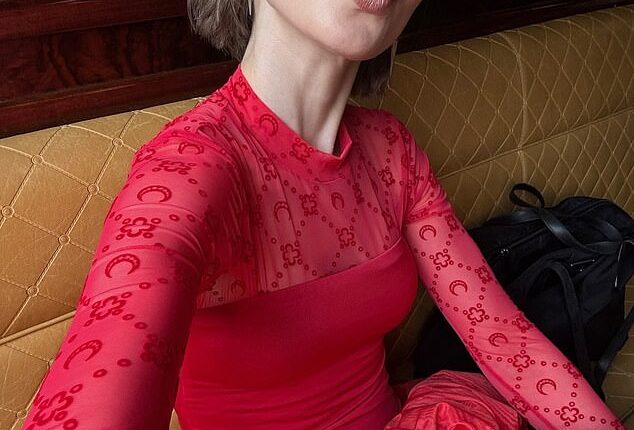 Lily Collins has said she¿s ¿feeling the love¿ as she celebrates Emily In Paris topping the Netflix charts and shared her ¿favourite look¿ from season five on Monday