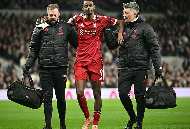 Liverpool striker Alexander Isak has undergone surgery to repair a fracture to his left leg