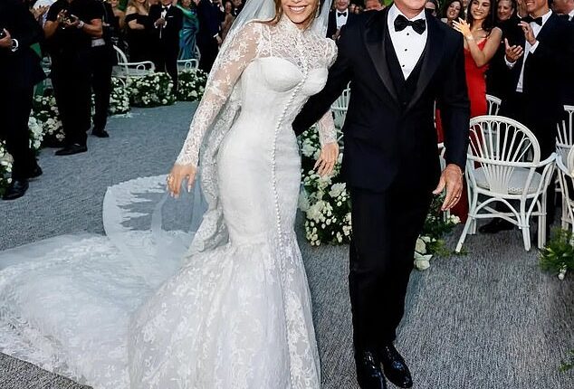 Sanchez surprised celebrity and fashion watchers alike by going for an elegant Dolce & Gabbana mermaid gown overlaid with a layer of fine lace