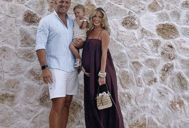 Lucy Burgess has unveiled her incredible post-baby body, just one month after welcoming her second child with her footy star husband Sam