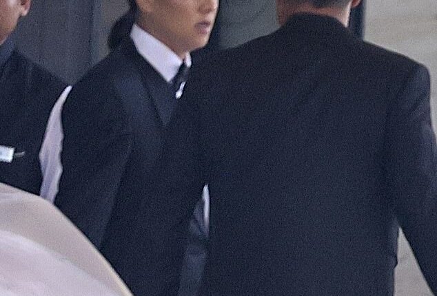 Sam Kerrand Kristie Mewis have tied the knot in a glamorous ceremony, with big names from the world of women's footballall arriving to celebrate their big day