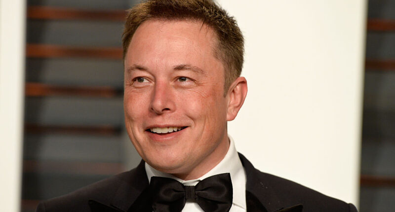 Celebrity Net Worth logo