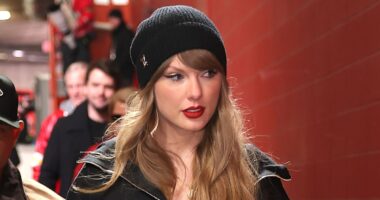 Taylor Swift Expected to Brave Frigid Temperature for Travis Kelce in Chiefs-Chargers