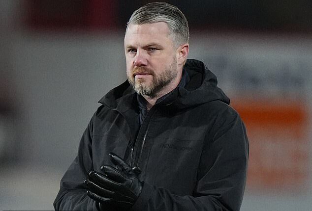 Aberdeen boss Jimmy Thelin watches his side draw 1-1 with Dundee United at Pittodrie